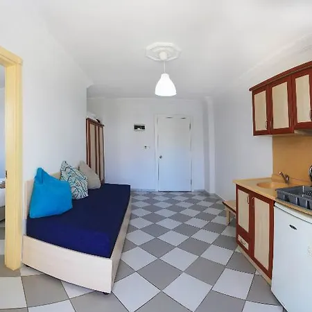 מלון דירות Adora Garden 3*